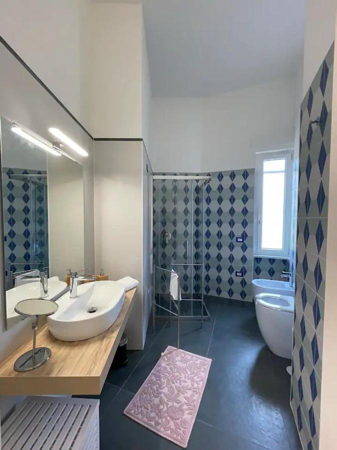 B&B Un Passo Dal Treno Piazza Vittorio Veneto 36-Salerno Station Exterior foto