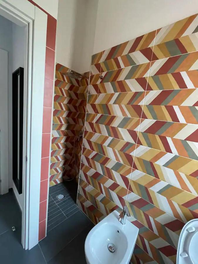B&B Un Passo Dal Treno Piazza Vittorio Veneto 36-Salerno Station Exterior foto