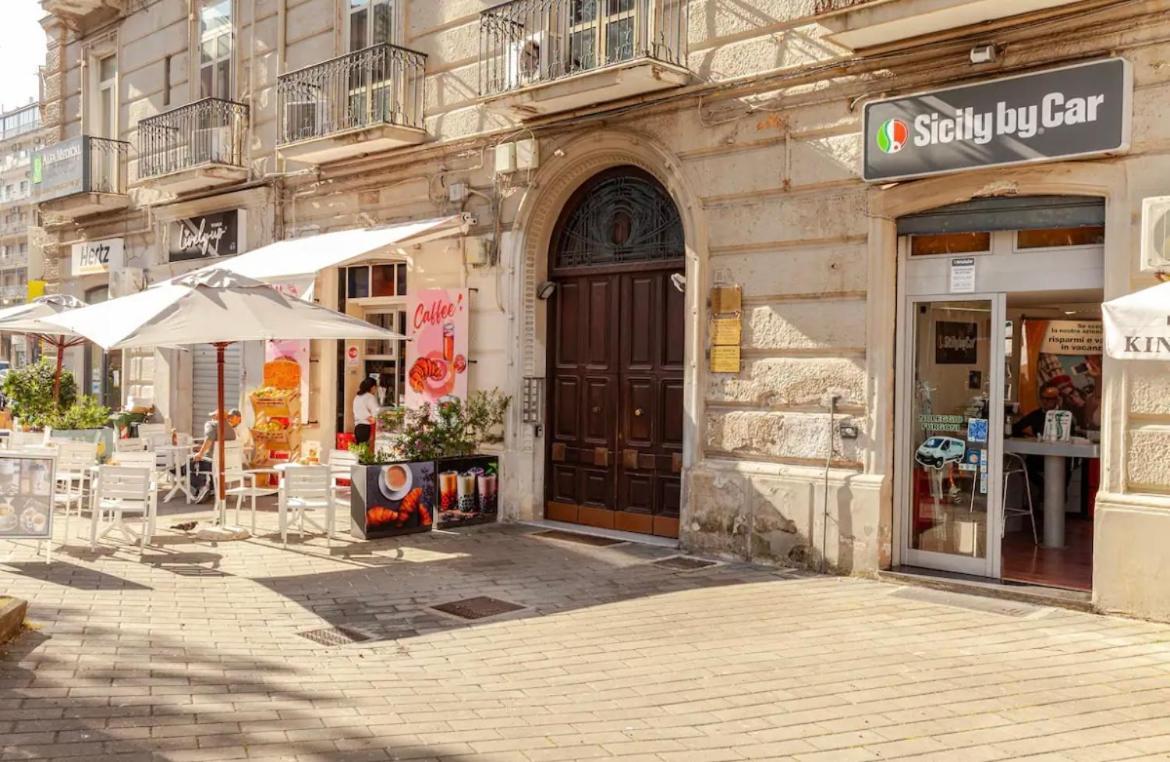 B&B Un Passo Dal Treno Piazza Vittorio Veneto 36-Salerno Station Exterior foto
